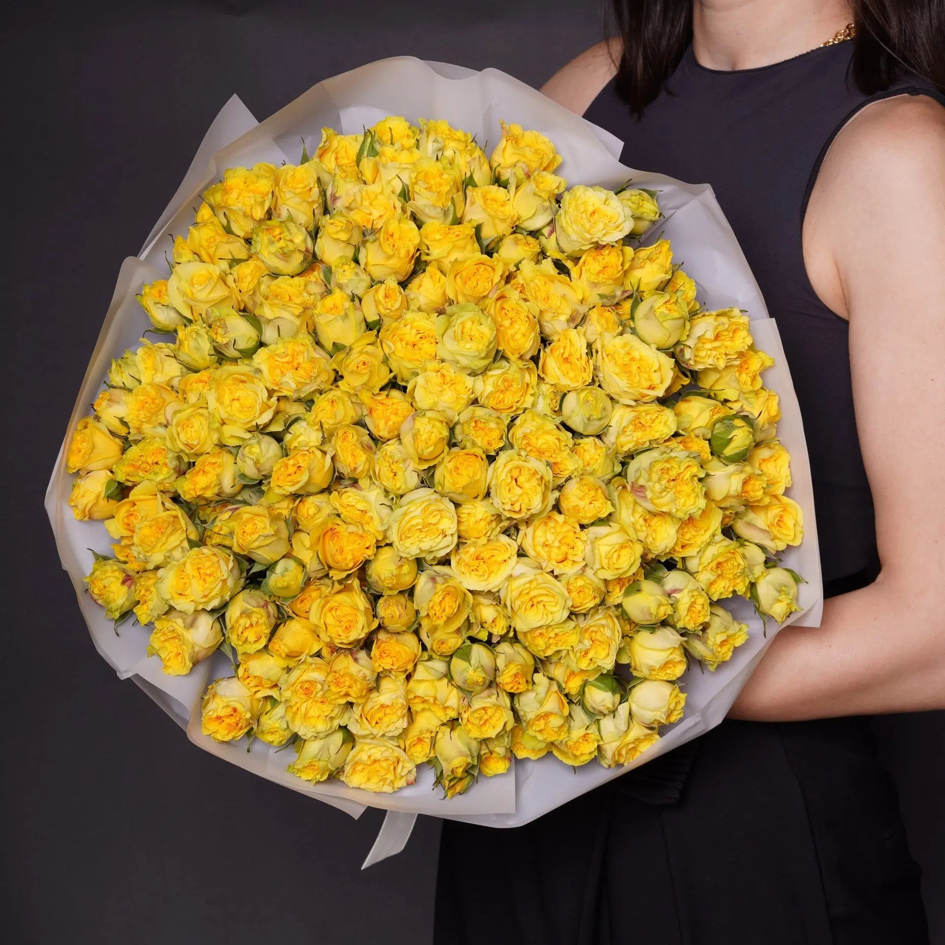 Auriane — yellow spray roses bouquet, hand-tied by Ecoroses | flower delivery Los Angeles