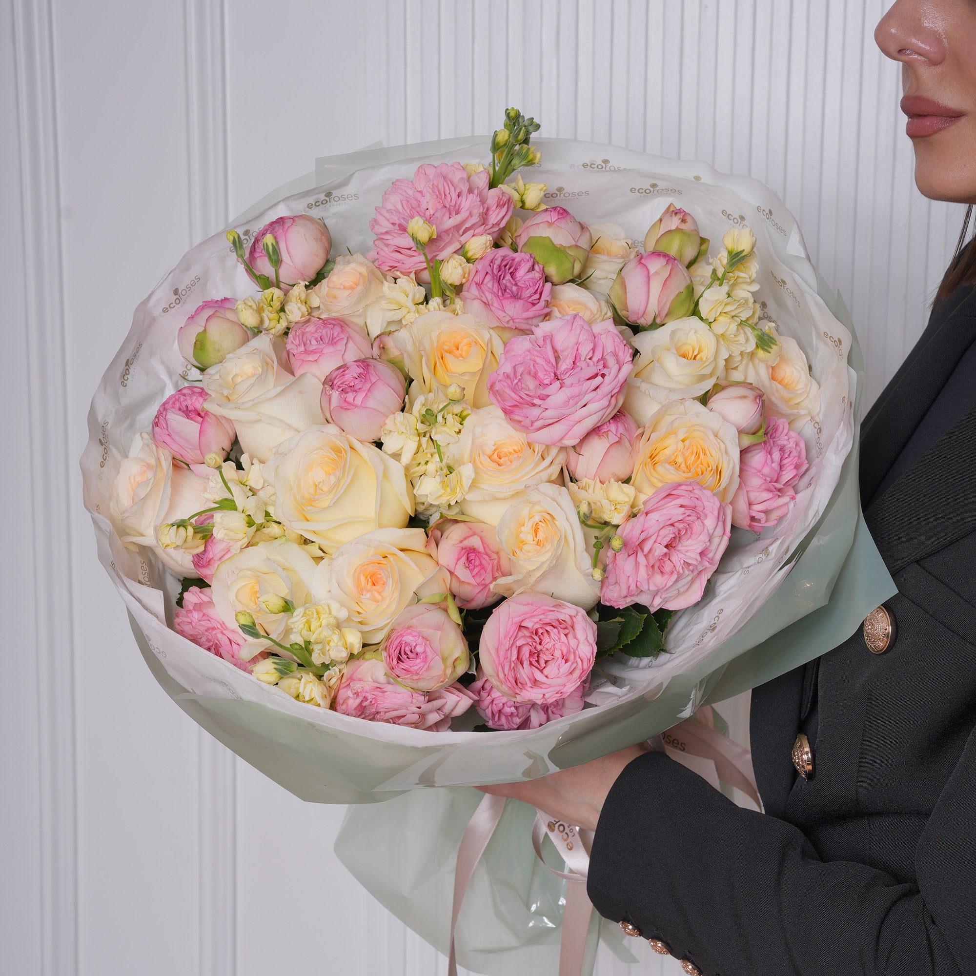 Olivetta luxury bouquet — Candlelight roses, Bridal Piano, and stock in a warm cream-and-blush hand-tied arrangement | Ecoroses Los Angeles